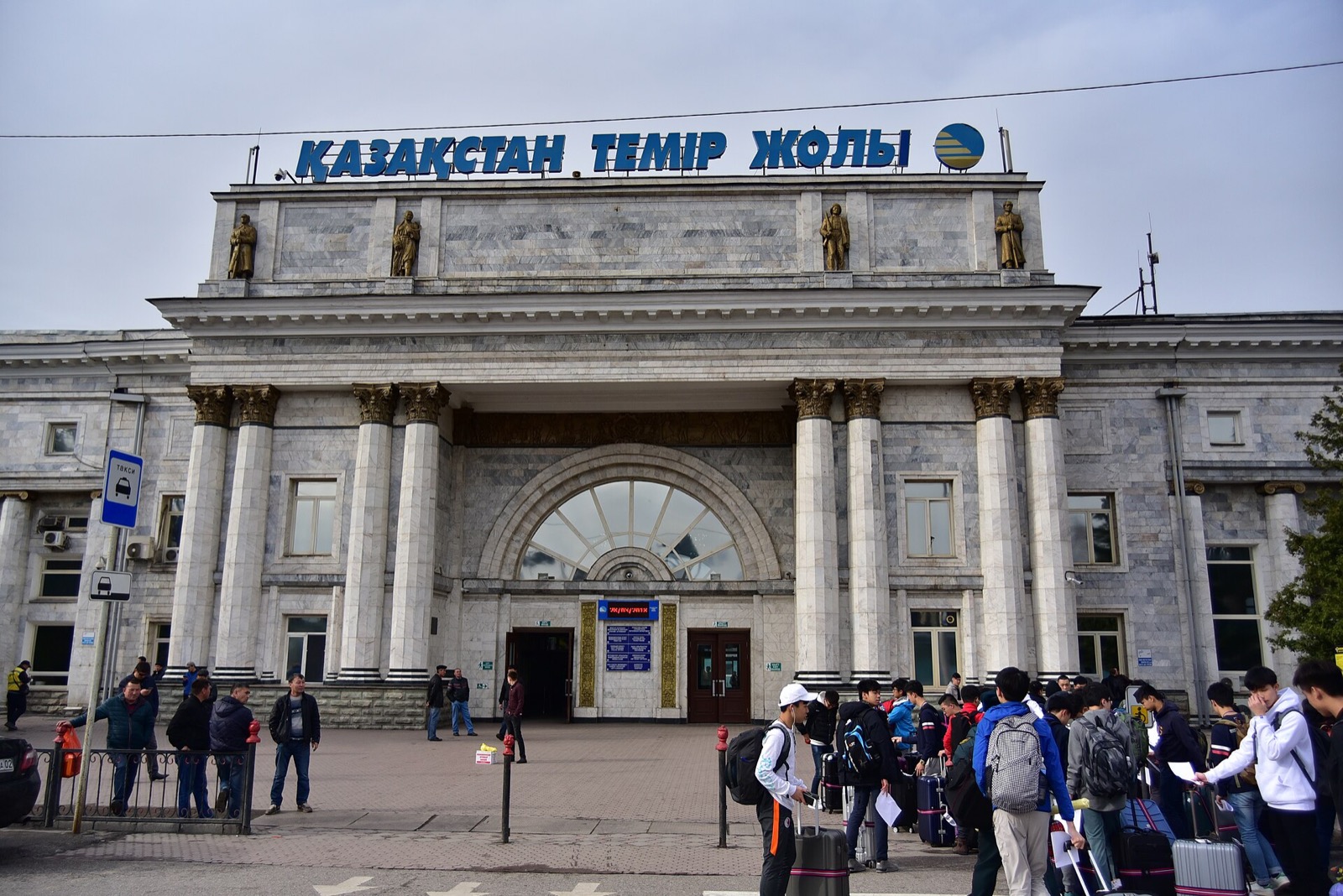 Almaty-2 station facade